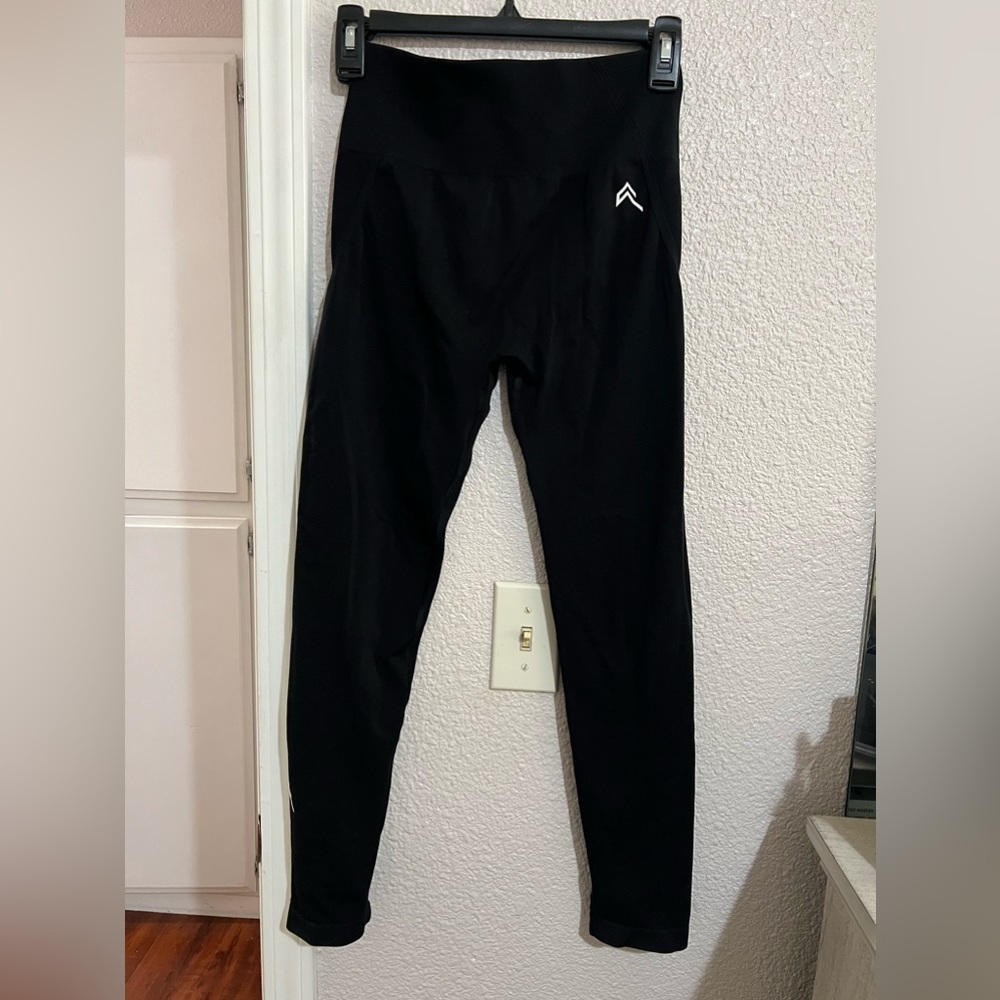Oner active Effortless Seamless Leggings
Color: Black
Size: L - Long